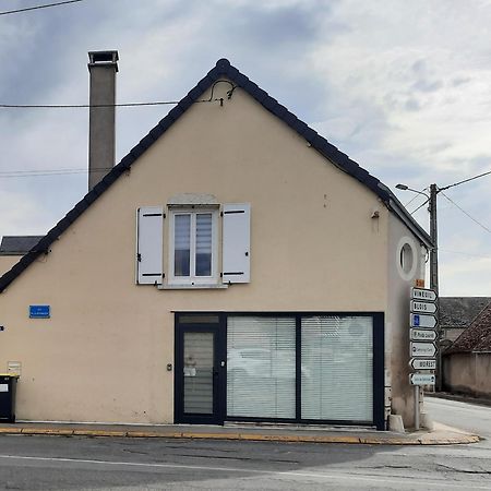 Grand Appartement Tout Confort Proche De Chambord Saint-Claude-de-Diray Екстериор снимка